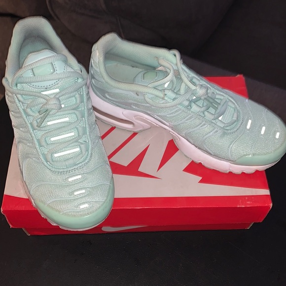 AIR MAX PLUS GRADE SCHOOL 4 - Picture 1 of 3